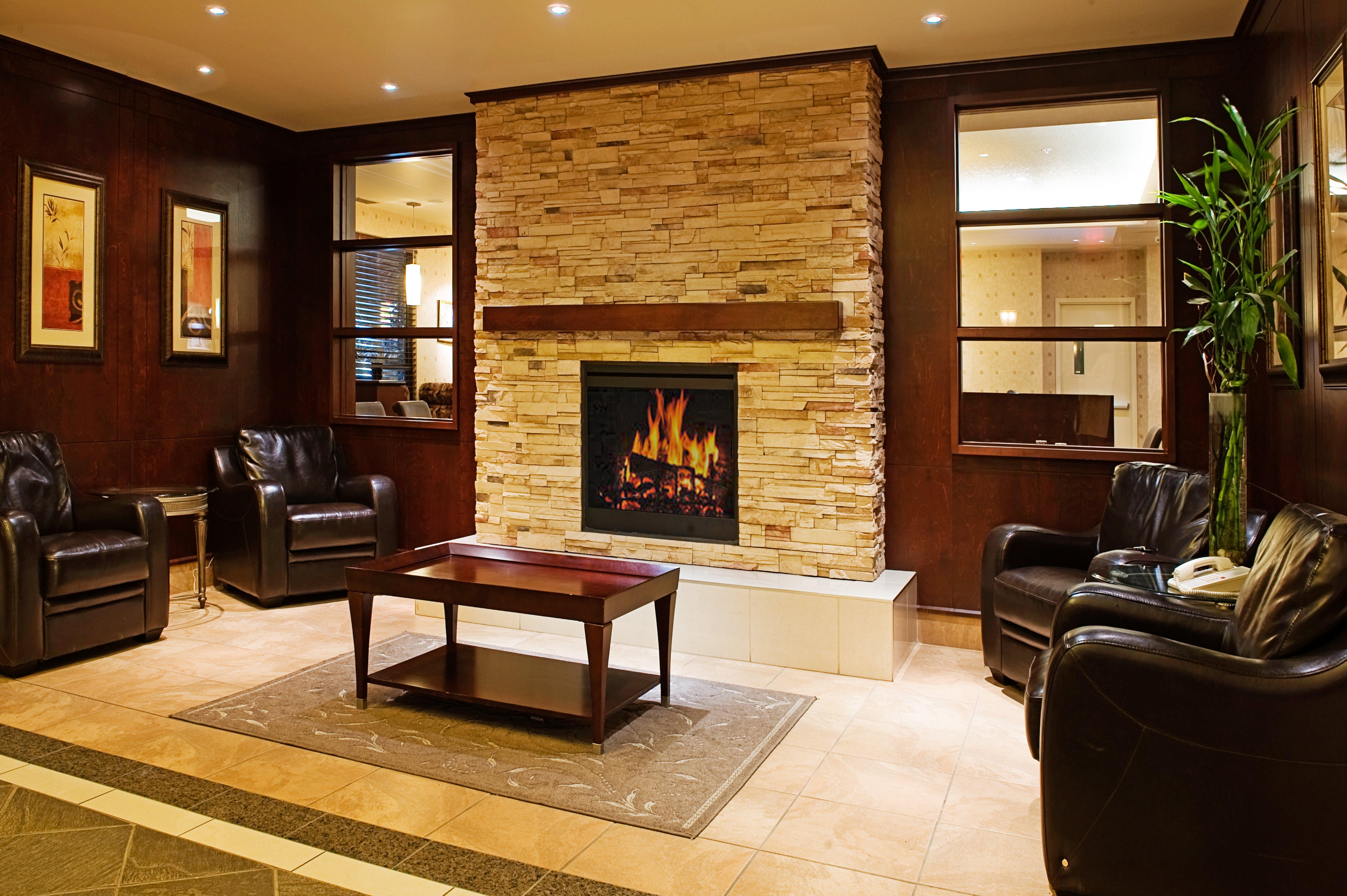 Holiday Inn & Suites Lloydminster By Ihg Buitenkant foto