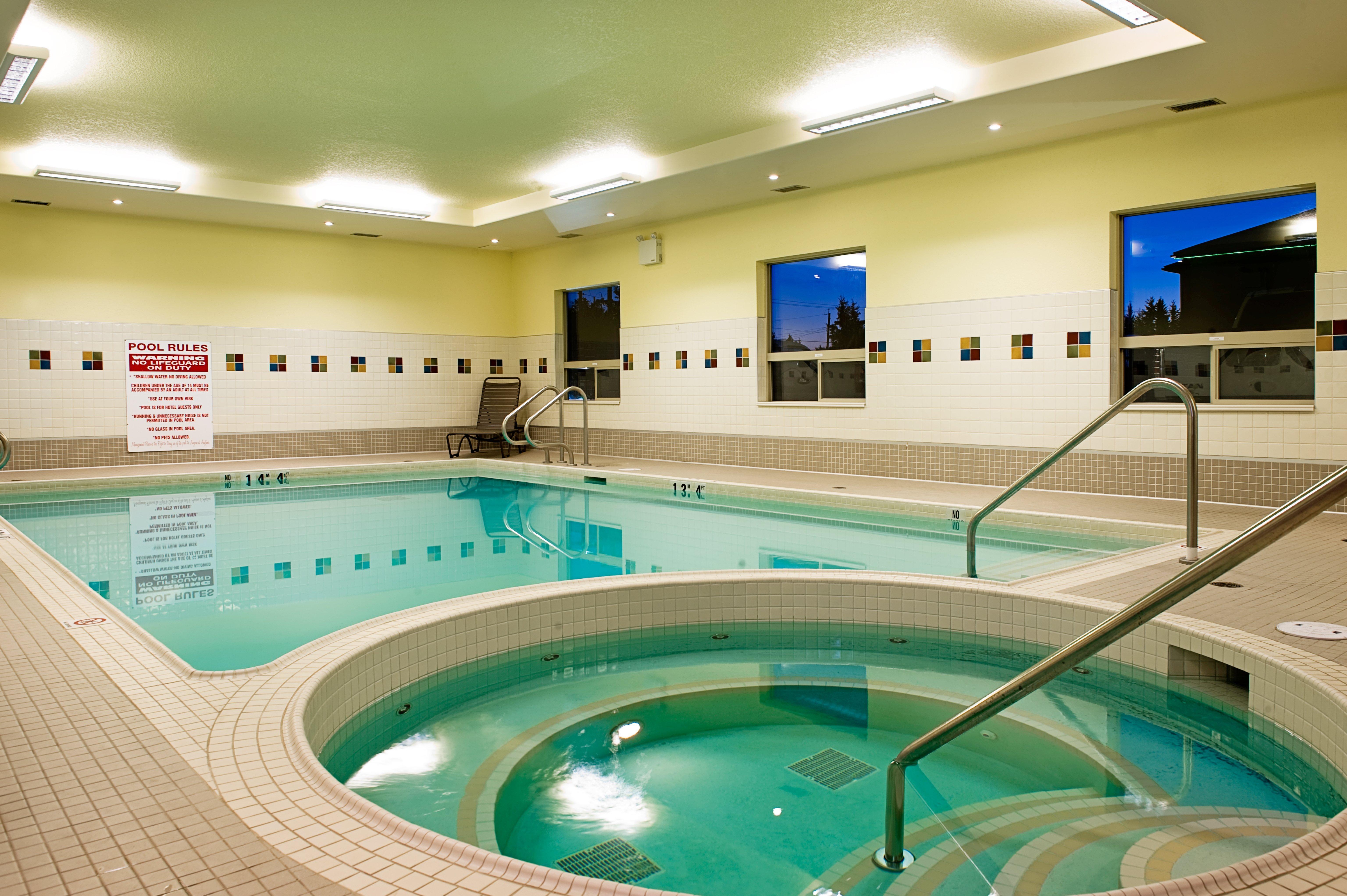 Holiday Inn & Suites Lloydminster By Ihg Buitenkant foto