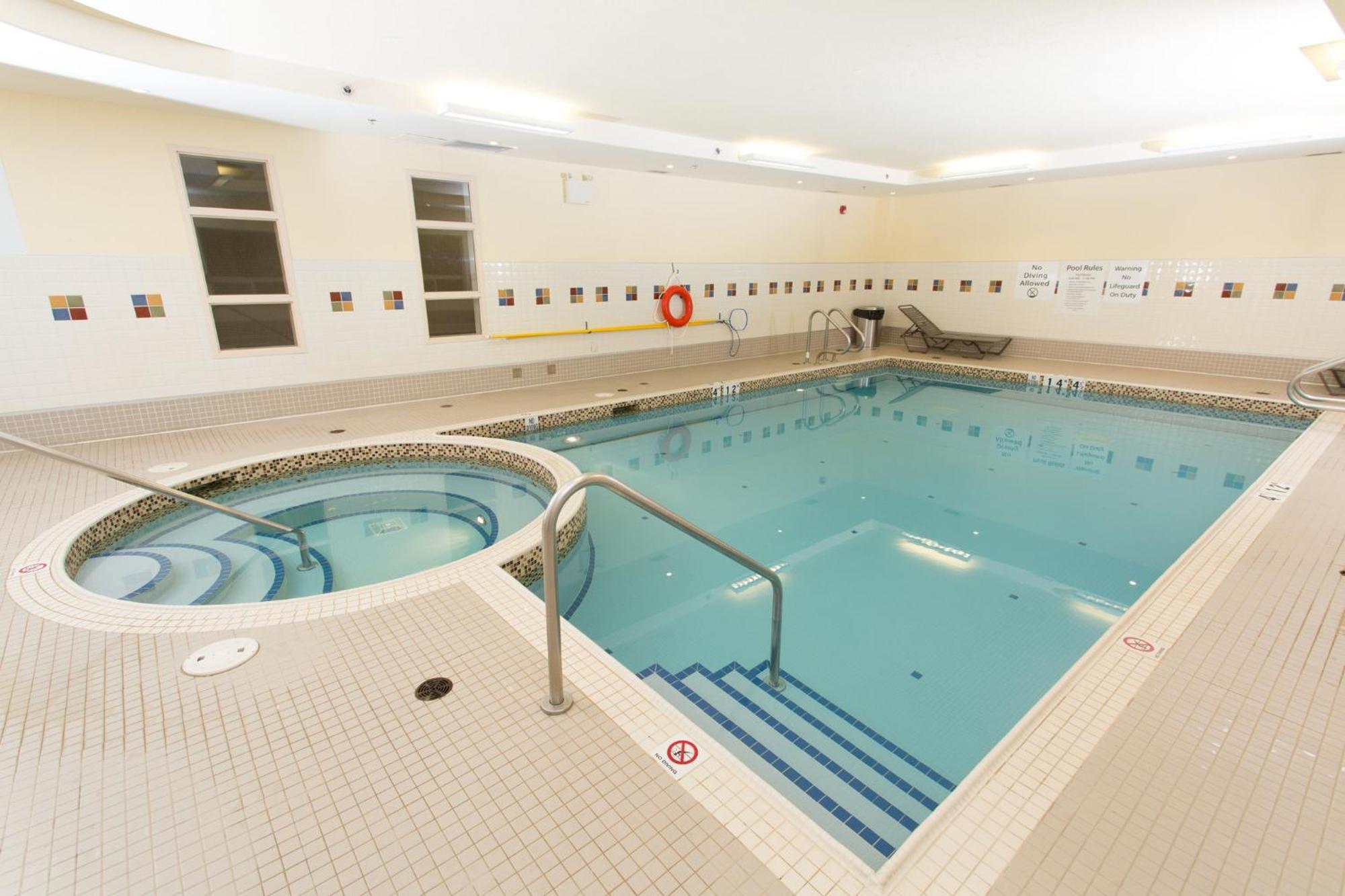 Holiday Inn & Suites Lloydminster By Ihg Buitenkant foto